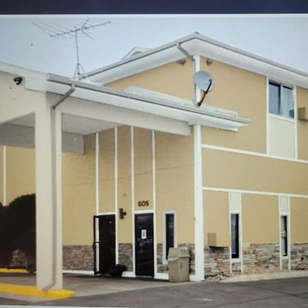 Super 8 By Wyndham Colorado Springs Peterson Space Force Cimarron Hills Dış mekan fotoğraf
