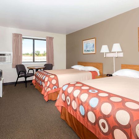 Super 8 By Wyndham Colorado Springs Peterson Space Force Cimarron Hills Dış mekan fotoğraf