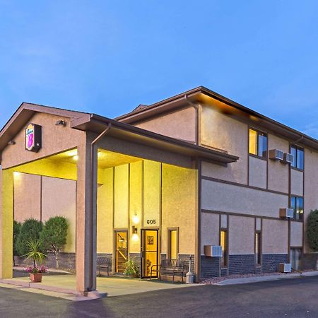 Super 8 By Wyndham Colorado Springs Peterson Space Force Cimarron Hills Dış mekan fotoğraf