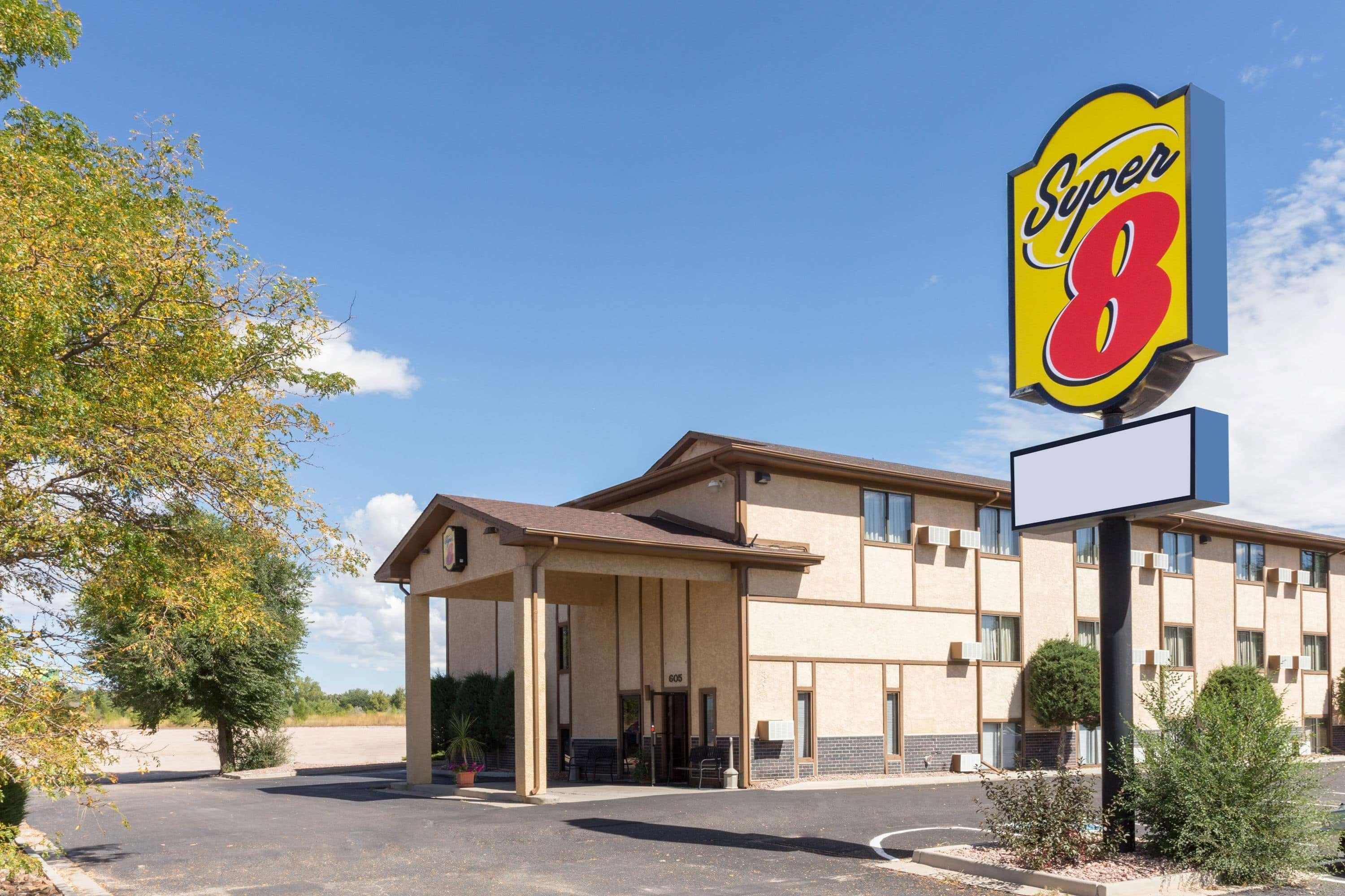 Super 8 By Wyndham Colorado Springs Peterson Space Force Cimarron Hills Dış mekan fotoğraf