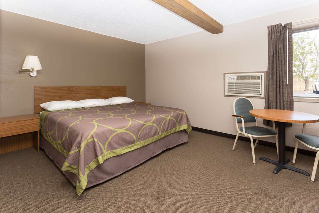 Super 8 By Wyndham Colorado Springs Peterson Space Force Cimarron Hills Oda fotoğraf