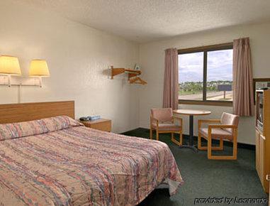 Super 8 By Wyndham Colorado Springs Peterson Space Force Cimarron Hills Oda fotoğraf