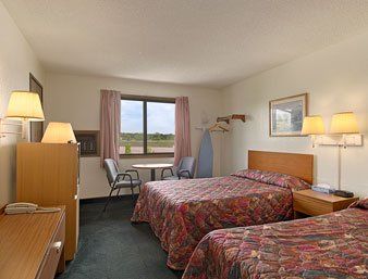 Super 8 By Wyndham Colorado Springs Peterson Space Force Cimarron Hills Oda fotoğraf